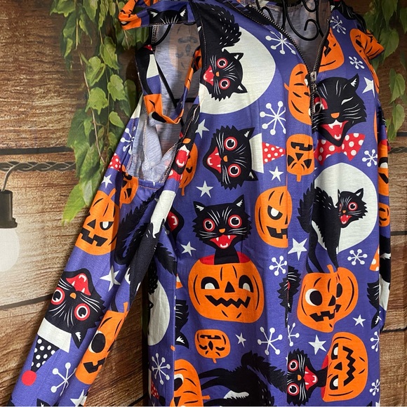 🦋🆕 Boutique Cold-Shoulder Halloween Top - Picture 3 of 5